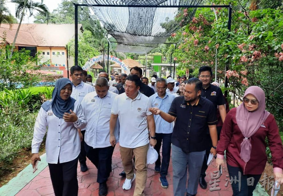 倪可敏:增设多语告示牌