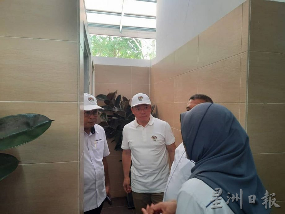 倪可敏:增设多语告示牌