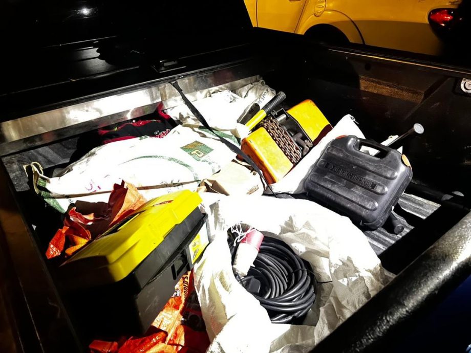 (古城第六版主文)警方逮捕17名偷电缆青年男女