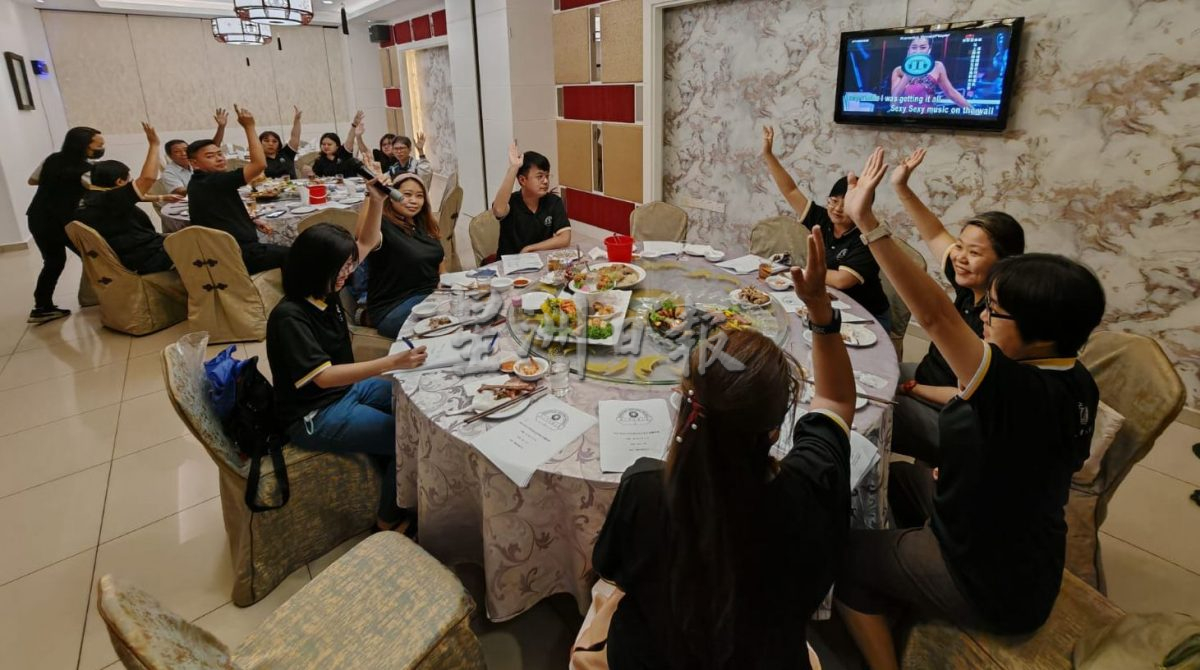 (古城第四版主文)甲记者公会改选 尤伽荣接任新主席