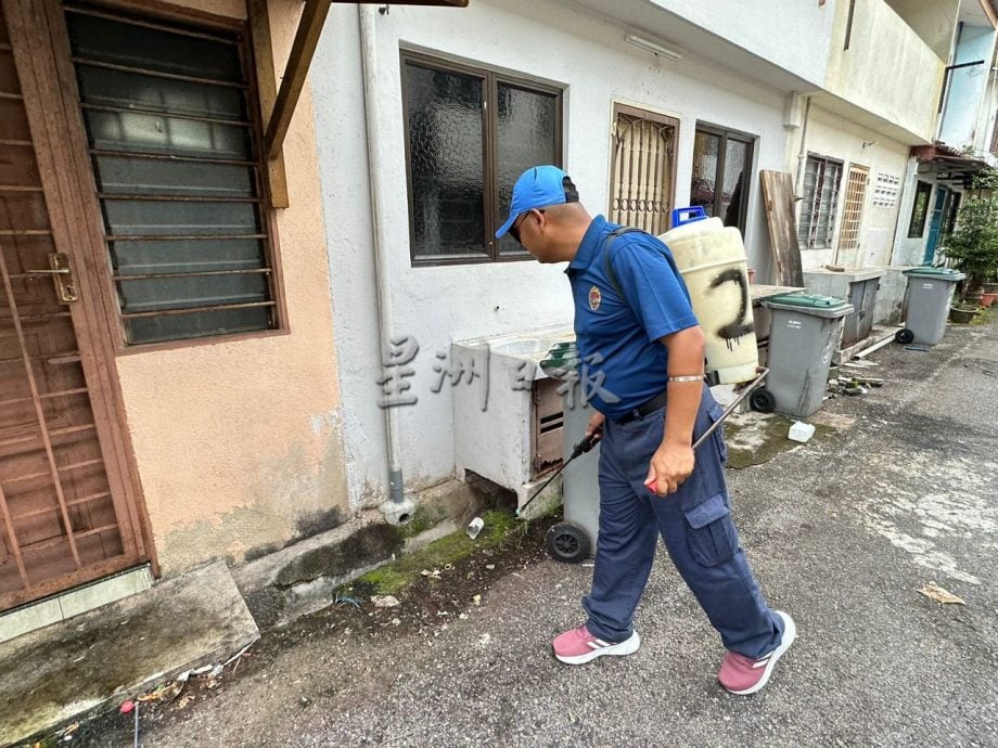 (古城第四版主文)蚊虫卵无水可活3个月 李春沅促检查容器勿掉以轻心