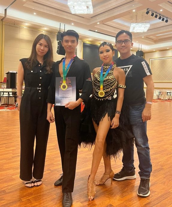 (可头)大都会:来自巴生的魏妤静,夺得黑池舞蹈节“2024年的世界公开舞蹈锦标赛”冠军