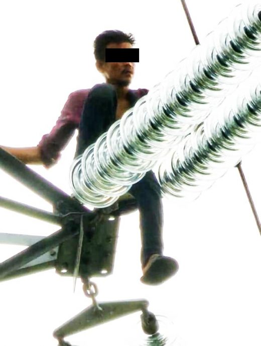 (多图)视频|不怕遭电殛 男子爬上高压电塔 消拯局用云梯车救他