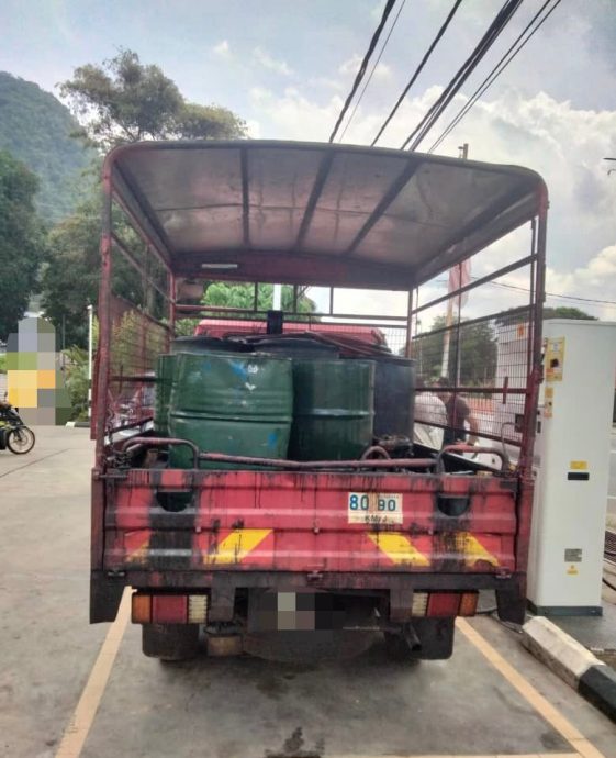 (大北马)3男在油站非法添购大量津贴柴油连同油站员工一起被捕