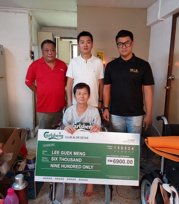 (大北马)亚罗士打皇帽俱乐部移交6900令吉义款