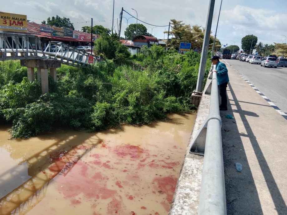 (大北马)巴东得猎河被染红,吉环境局促民众暂勿靠近!