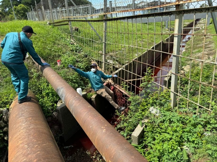 (大北马)巴东得猎河被染红,吉环境局促民众暂勿靠近!
