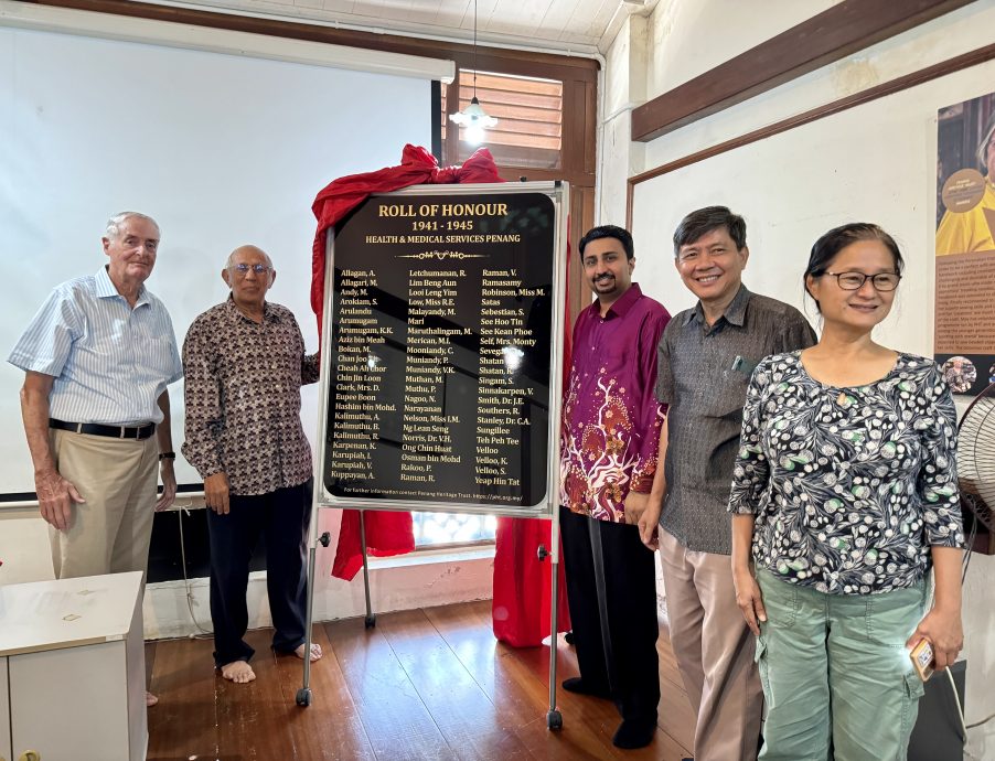 （大北马）槟城古迹信托会赠纪念牌匾给槟城中央医院