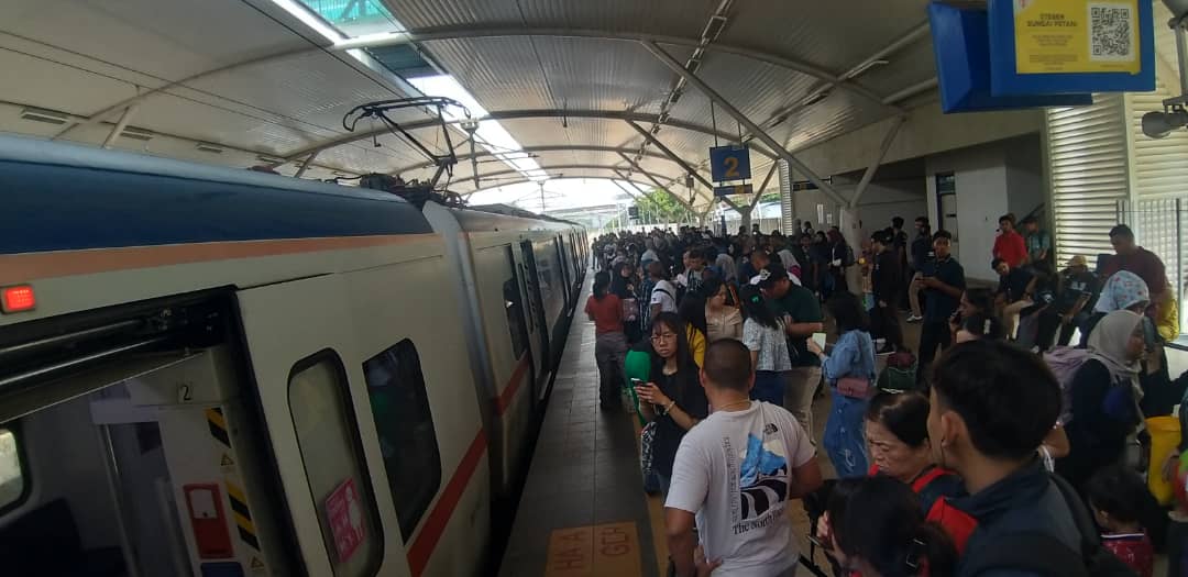 (大北马)火车冷气坏,400乘客短暂滞留大年火车站!