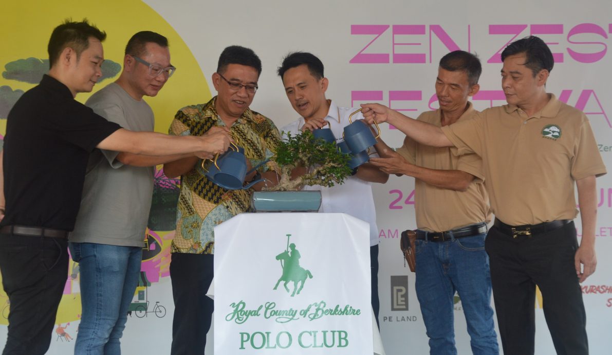 +(大北马)黄汉伟为潮风尚节与国际盆栽展主持推展