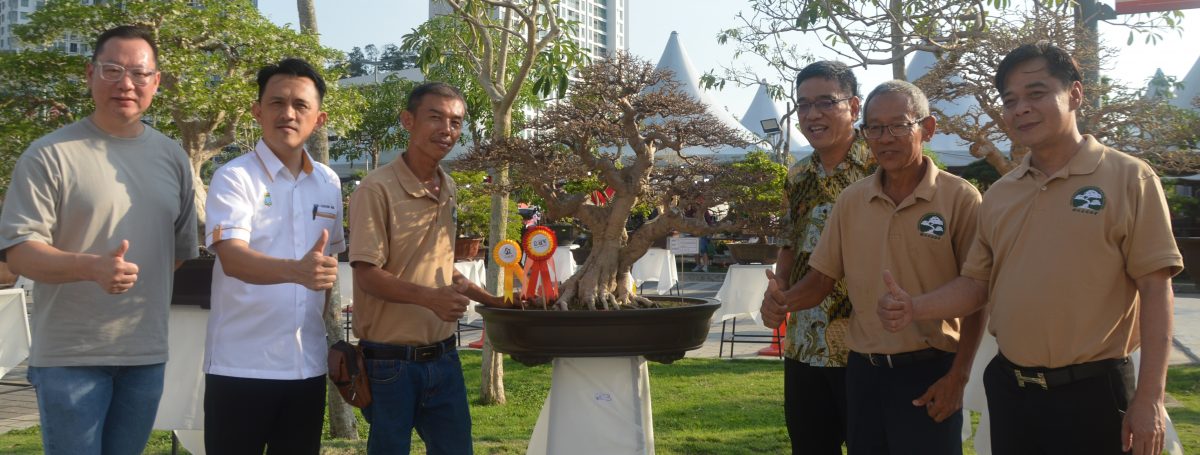 +(大北马)黄汉伟为潮风尚节与国际盆栽展主持推展