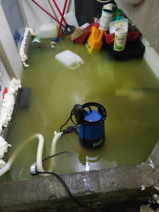 （已上网）大都会封面双头之一/武吉拉惹镇居民怒水灾何时了！