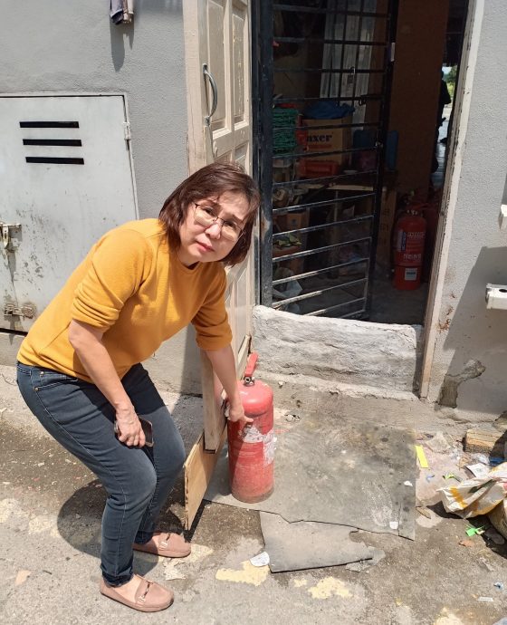 （已上网）大都会封面双头之一/武吉拉惹镇居民怒水灾何时了！