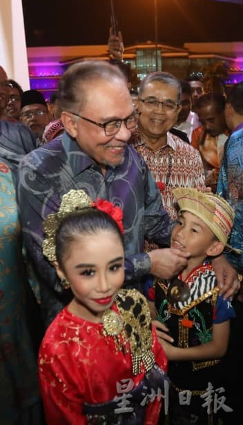 团结部长：国内逾300睦邻计划 推行社区经济活动