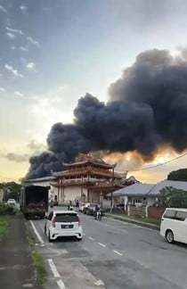 (已签发)全国:新山五间店严重火灾,火魔吞噬4工厂频传爆炸声
