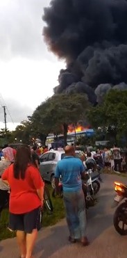 (已签发)全国:新山五间店严重火灾,火魔吞噬4工厂频传爆炸声