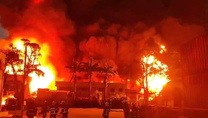 (已签发)全国:新山五间店严重火灾,火魔吞噬4工厂频传爆炸声
