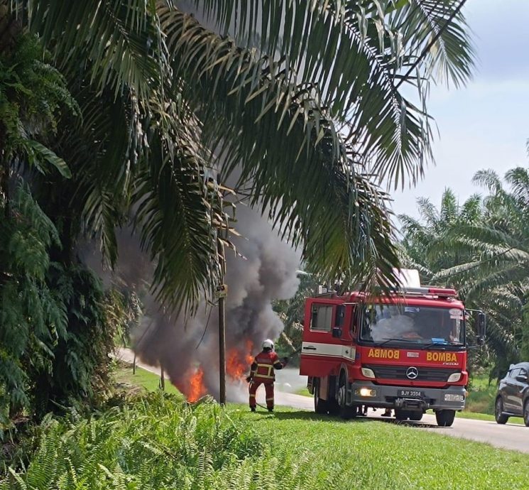 (已签发)柔:休旅车引擎突著火,车内2人及时逃生