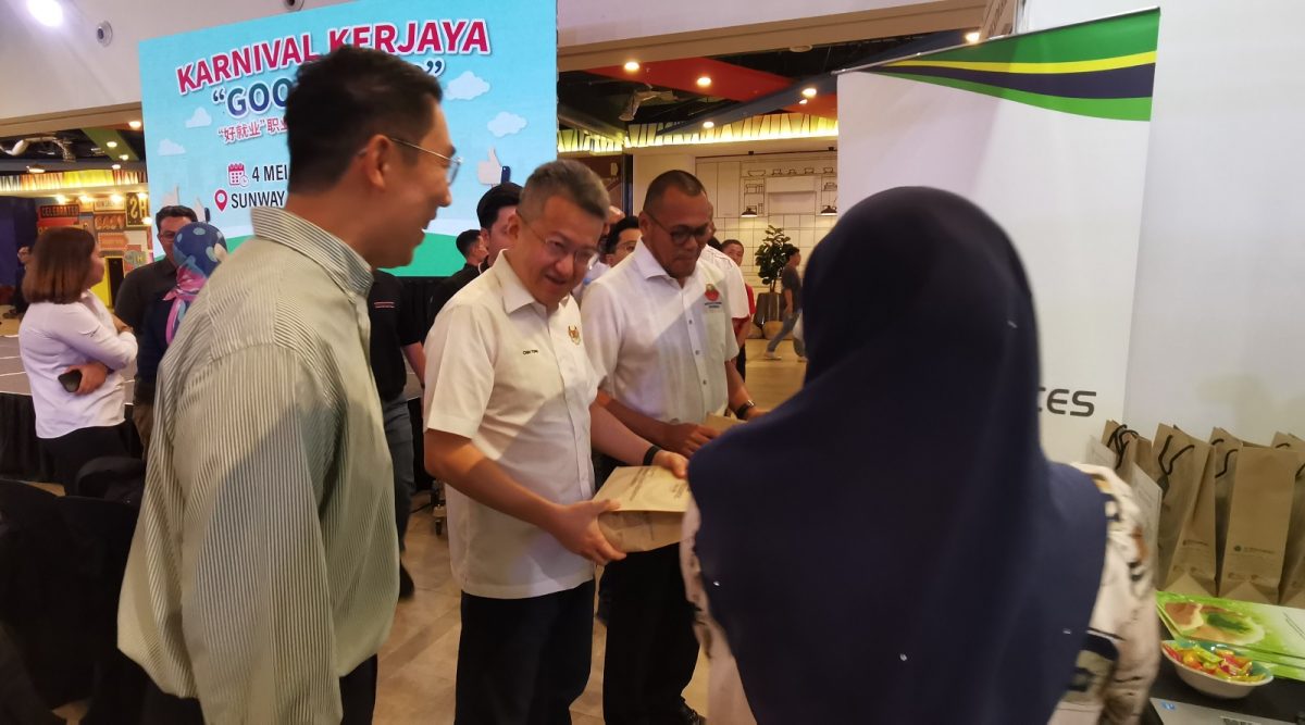 (已签发)柔:刘镇东鼓励国内企业 应朝自动化、吸纳女性员工及提高薪资方向发展