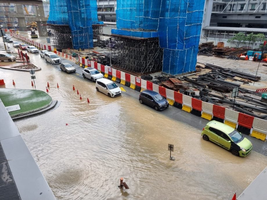 (已签发)柔:午后豪雨 新山市区突发性淹水