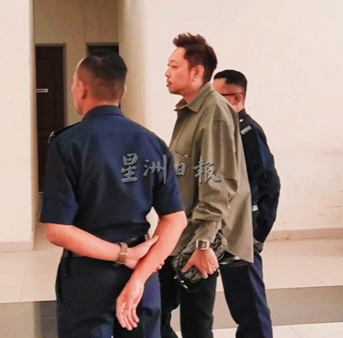 (已签发)柔:华裔男子酒驾 被判坐牢1天罚1万2000令吉