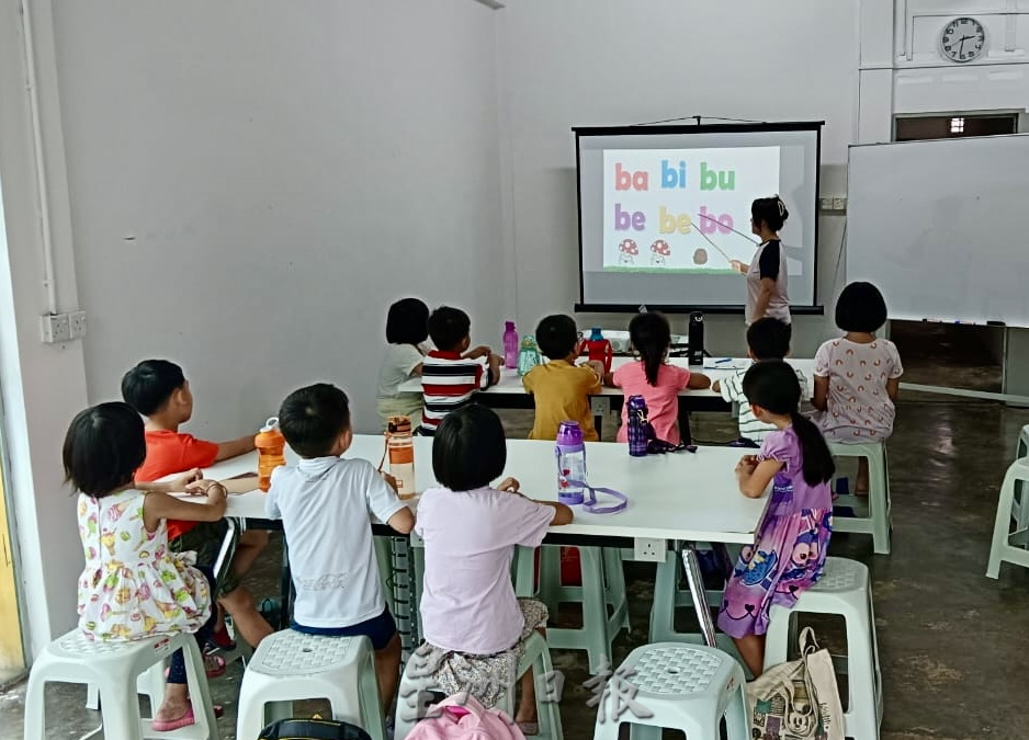 (已签发)柔:善心美事:关怀慈善中心免费补习班 吗咯三合华小95学生受惠