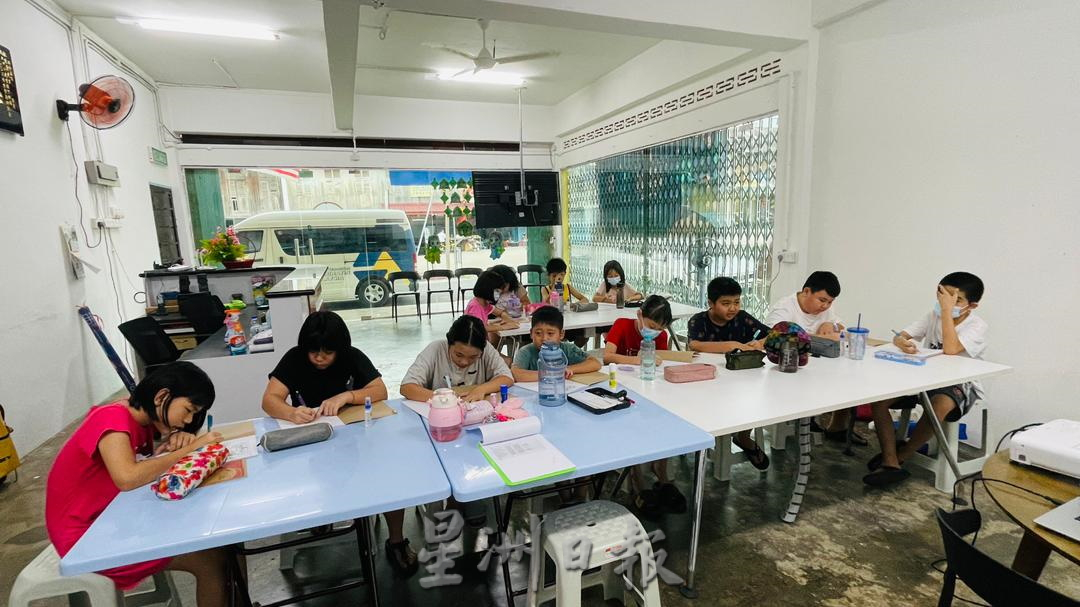 (已签发)柔:善心美事:关怀慈善中心免费补习班 吗咯三合华小95学生受惠