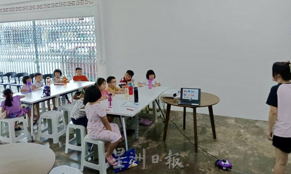 (已签发)柔:善心美事:关怀慈善中心免费补习班 吗咯三合华小95学生受惠