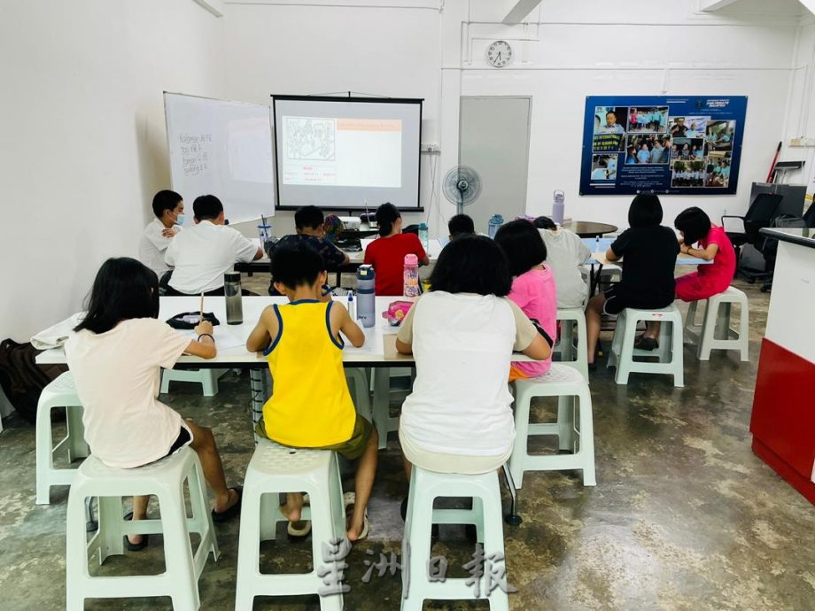 (已签发)柔:善心美事:关怀慈善中心免费补习班 吗咯三合华小95学生受惠