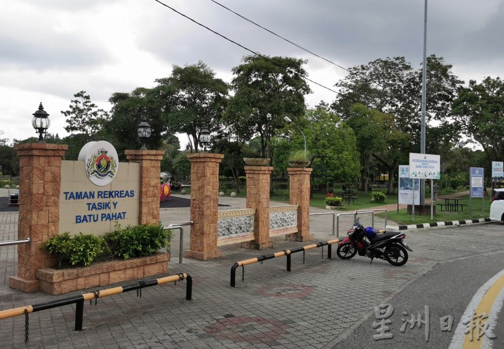 (已签发)柔:***封面***民生特工队:峇莲花湖公园走道设施受损,晨运客怨声四起