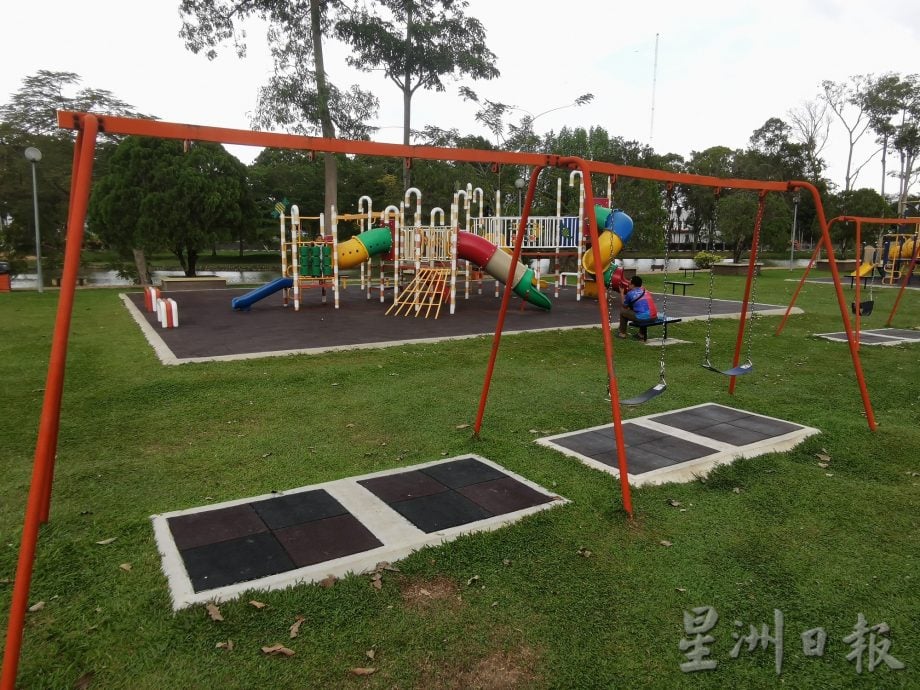 (已签发)柔:***封面***民生特工队:峇莲花湖公园走道设施受损,晨运客怨声四起