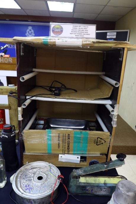 (已签发)柔:***封面***视频|水上木屋制毒包装再贩售,4嫌犯包括一对姐弟被捕
