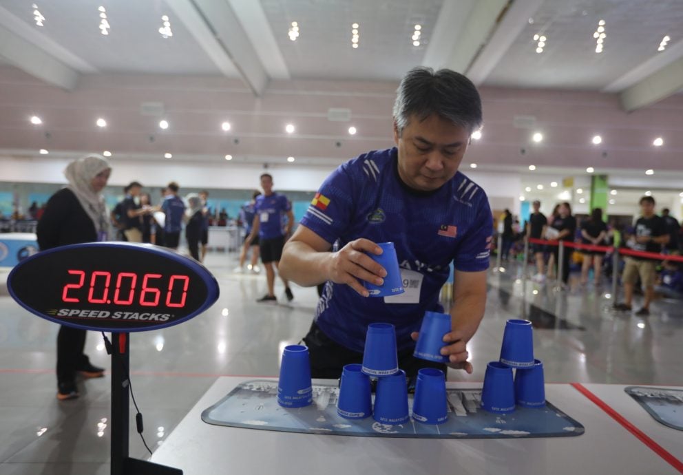 (已签发)柔:封面:柔竞技叠杯公开赛吸引320人,世界三料冠军及特殊儿也来参赛