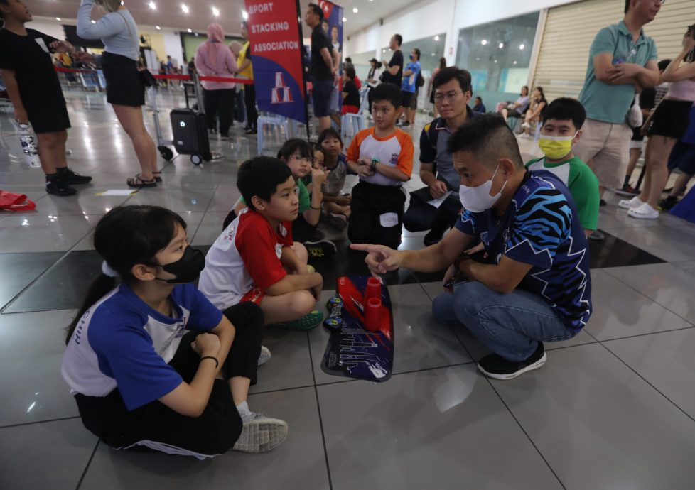 (已签发)柔:封面:柔竞技叠杯公开赛吸引320人,世界三料冠军及特殊儿也来参赛