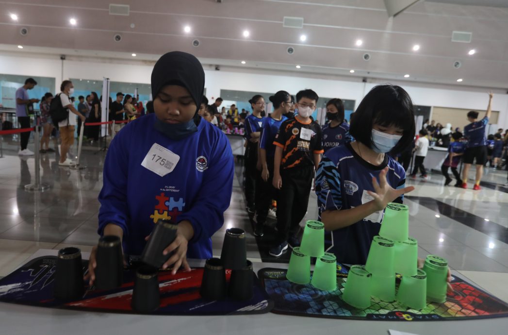 (已签发)柔:封面:柔竞技叠杯公开赛吸引320人,世界三料冠军及特殊儿也来参赛