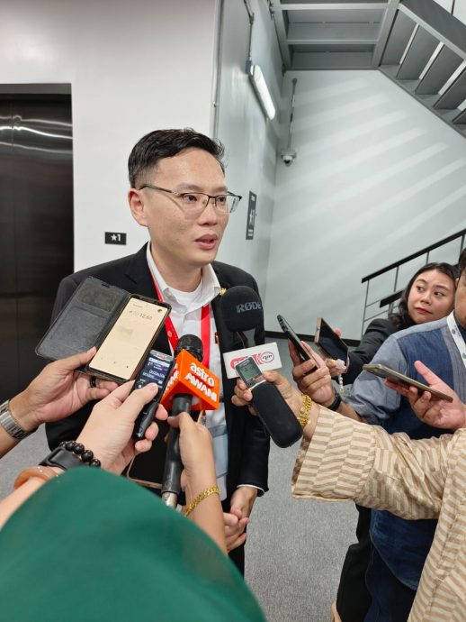 (已签发)柔:李廷汉:州政府与学府合作 开办人工智能课程