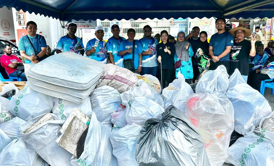 (已签发)柔:版三显刊:1小时社区清洁运动 清理出600公斤垃圾