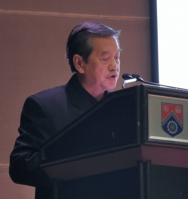 (已签发)柔:**版头**南方大学学院迎170新生,142华中学生参与观摩