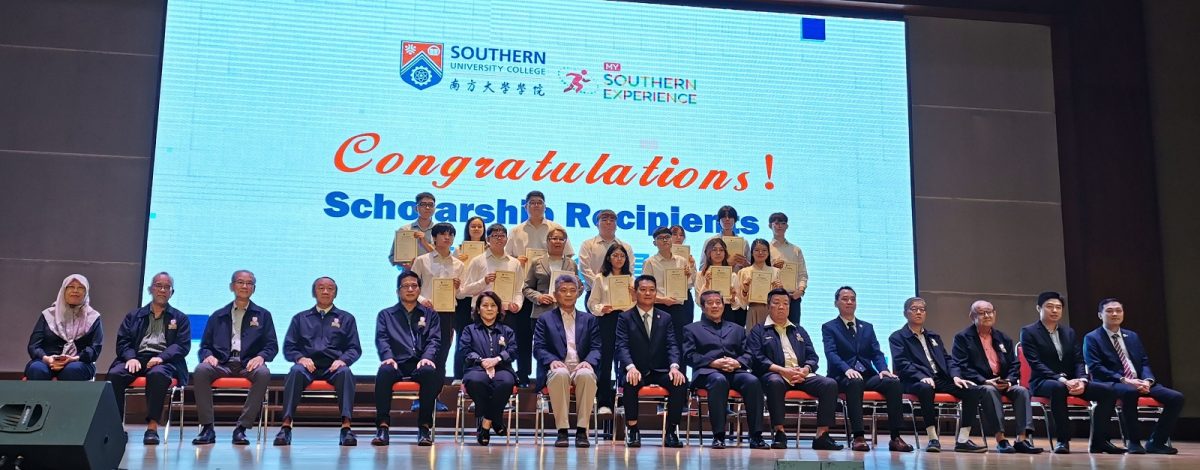 (已签发)柔:**版头**南方大学学院迎170新生,142华中学生参与观摩