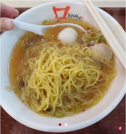 （已签发）柔：狮城二三事：4.8新元汤面被指“配料少得可怜” 摊贩：肉片香菇在面底下