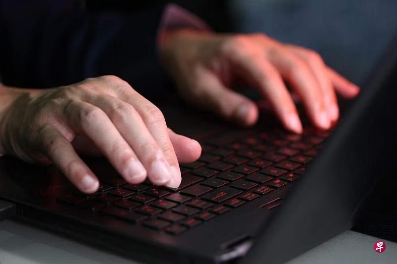 (已签发)柔:狮城二三事:发猥亵电邮给前雇主又盗刷房客信用卡 男子监6个月又6周