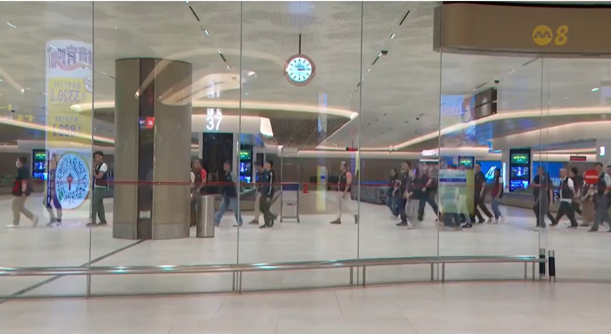 （已签发）柔：狮城二三事：新航紧急迫降曼谷机场 130多名受影响乘客已回到新加坡