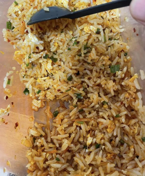 (已签发)柔:狮城二三事:母亲节花133新元订餐 男子诉:价值47新元 鱼鳔鲍鱼汤汤料少