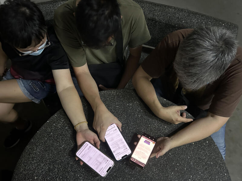 (已签发)柔:狮城二三事:私召车司机被指 利诱14同行‘投资’ 借走16万新元不还
