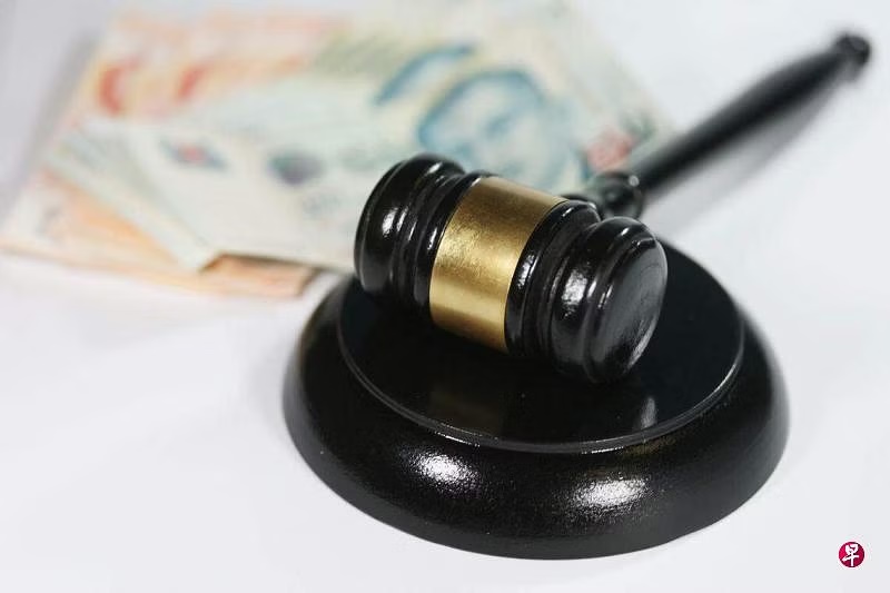 (已签发)柔:狮城二三事:银行户头借哥哥接收赃款 22岁男子认罪