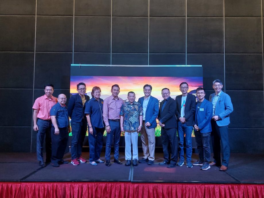 (已签发)柔:科技带来颠覆性变革 张怡标:商家要拥抱科技勇于创新