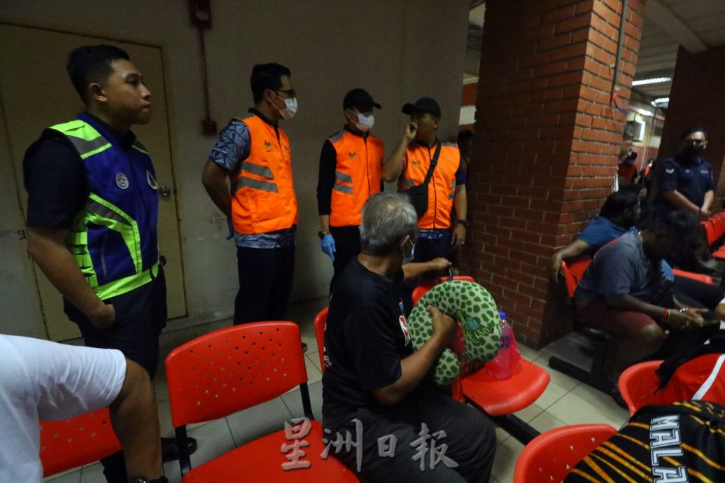 (已签发)柔:视频:把医院当“家”,街友夜宿医院急诊部遭取缔