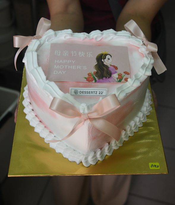（早报头）大都会/母亲节花市慢热 料最后才掀购买潮