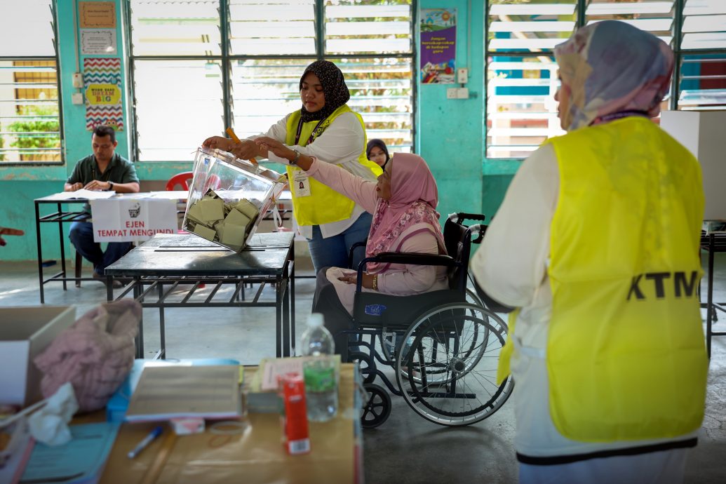 (版3下面)大都会/小画页-投票日