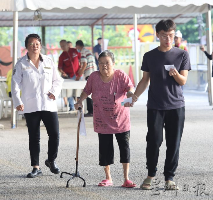 (版3下面)大都会/小画页-投票日